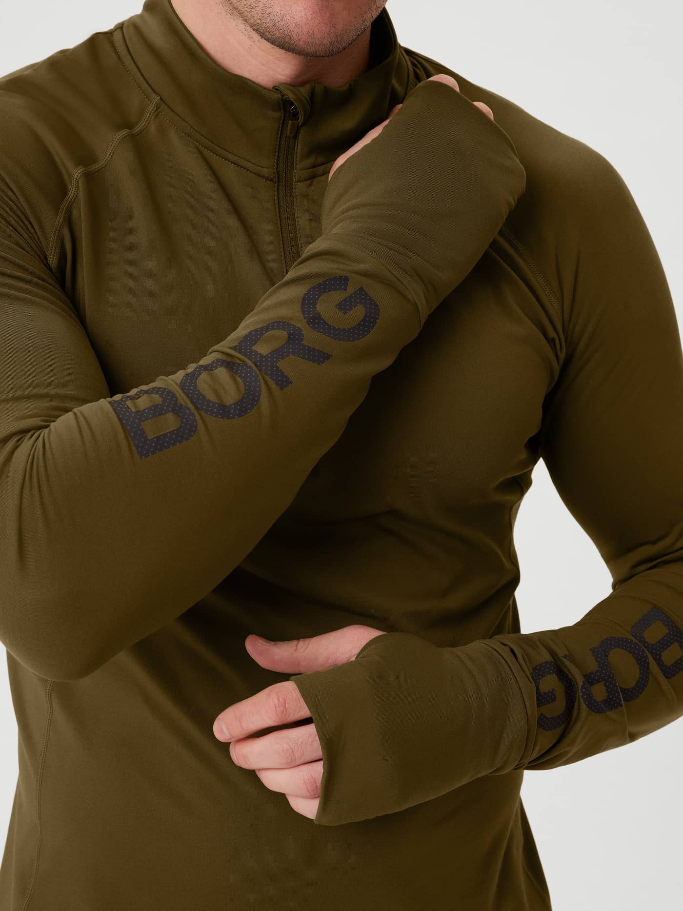Borg Midlayer Half Zip en Dark Olive (Vert) avec logos sombres et trous pour les pouces pour l'entraînement. - Image 1
