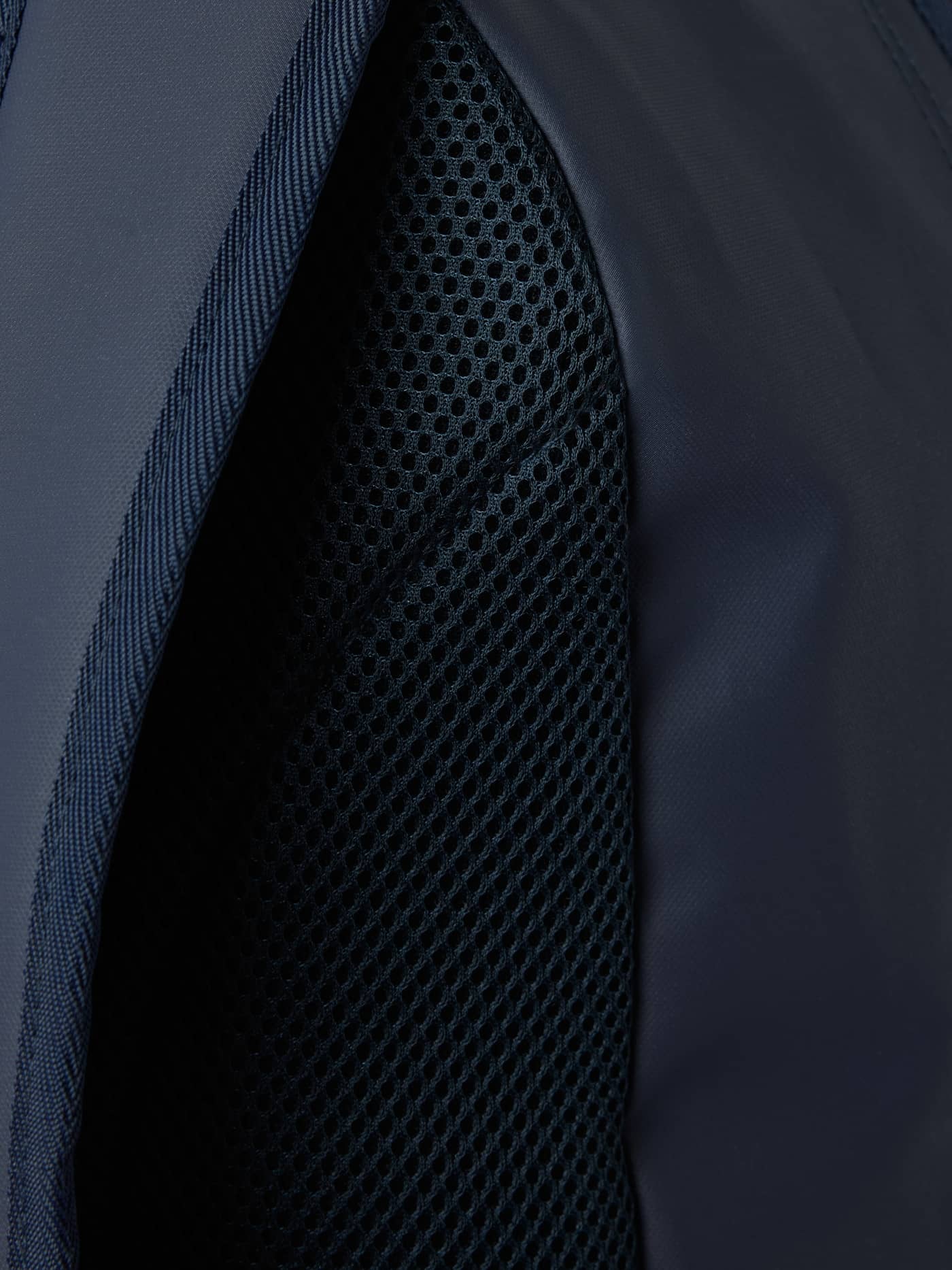 Close-up of the breathable mesh panel on the Borg Duffle Backpack 28L in Night sky (Navy) for training and work. - Image 5