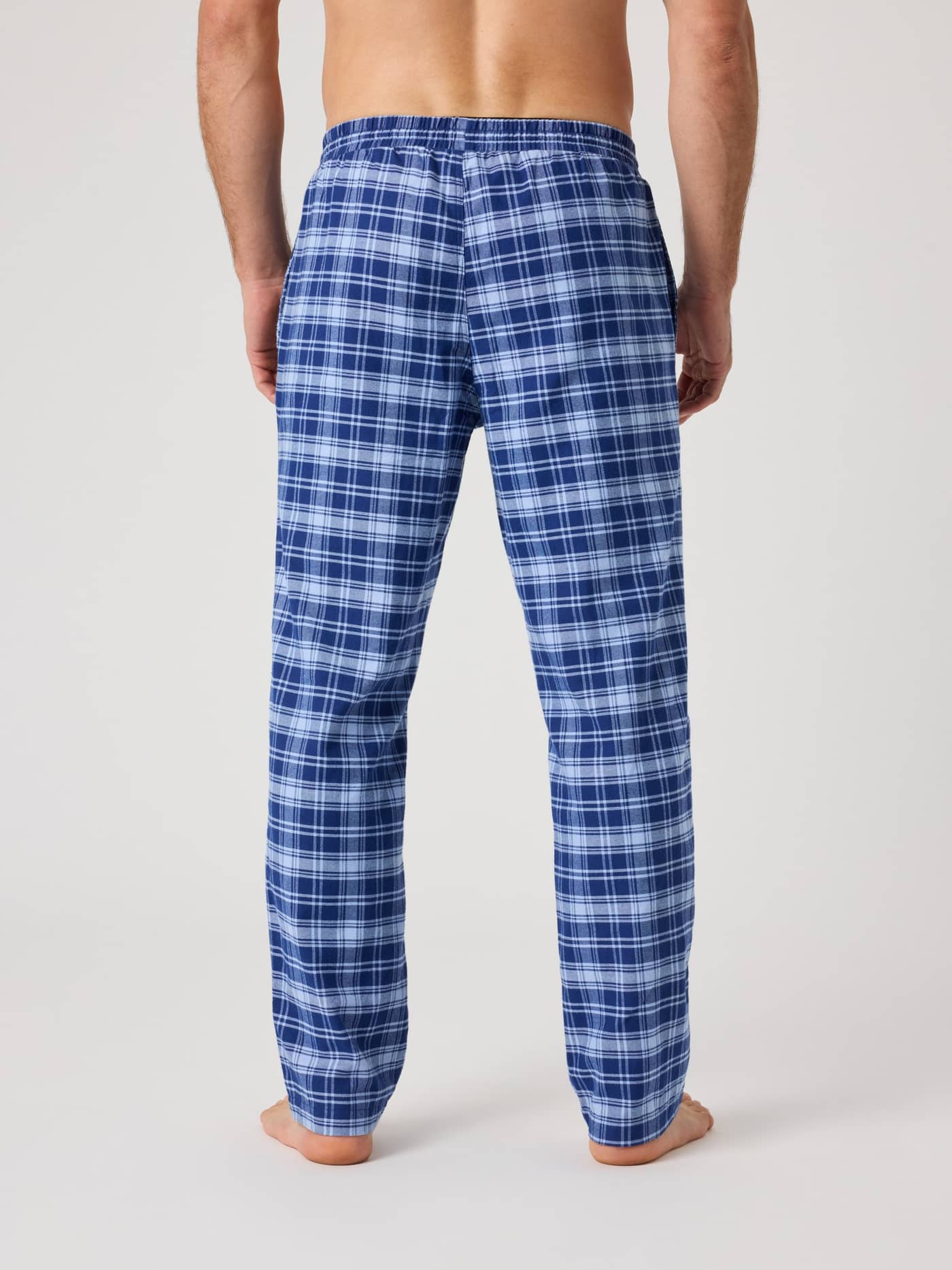 Vue arrière du Core Flannel Pyjama Pants en Duo Check 4 (Bleu), pantalon à carreaux en flanelle brossée pour homme. - Image 2