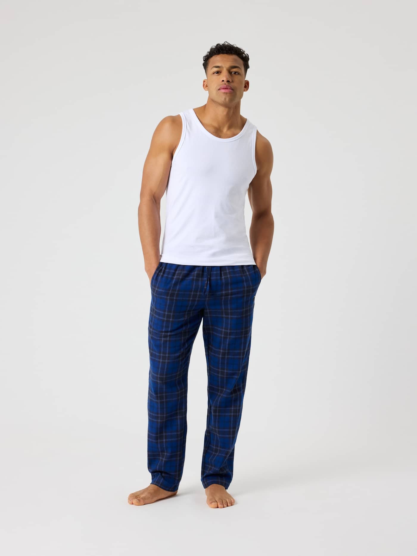 Core Flannel Pyjama Pants in Forest Tartan 8 (zwart, blauw) met een stijlvol ruitpatroon en een comfortabele pasvorm. - Image 3
