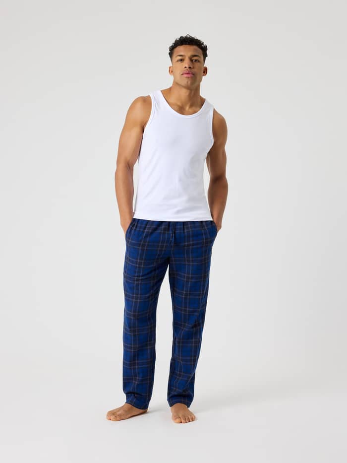 Core Flannel Pyjama Pants in Forest Tartan 8 (Schwarz, Blau) mit Karomuster aus Flanell in der Vorderansicht. - Image 3