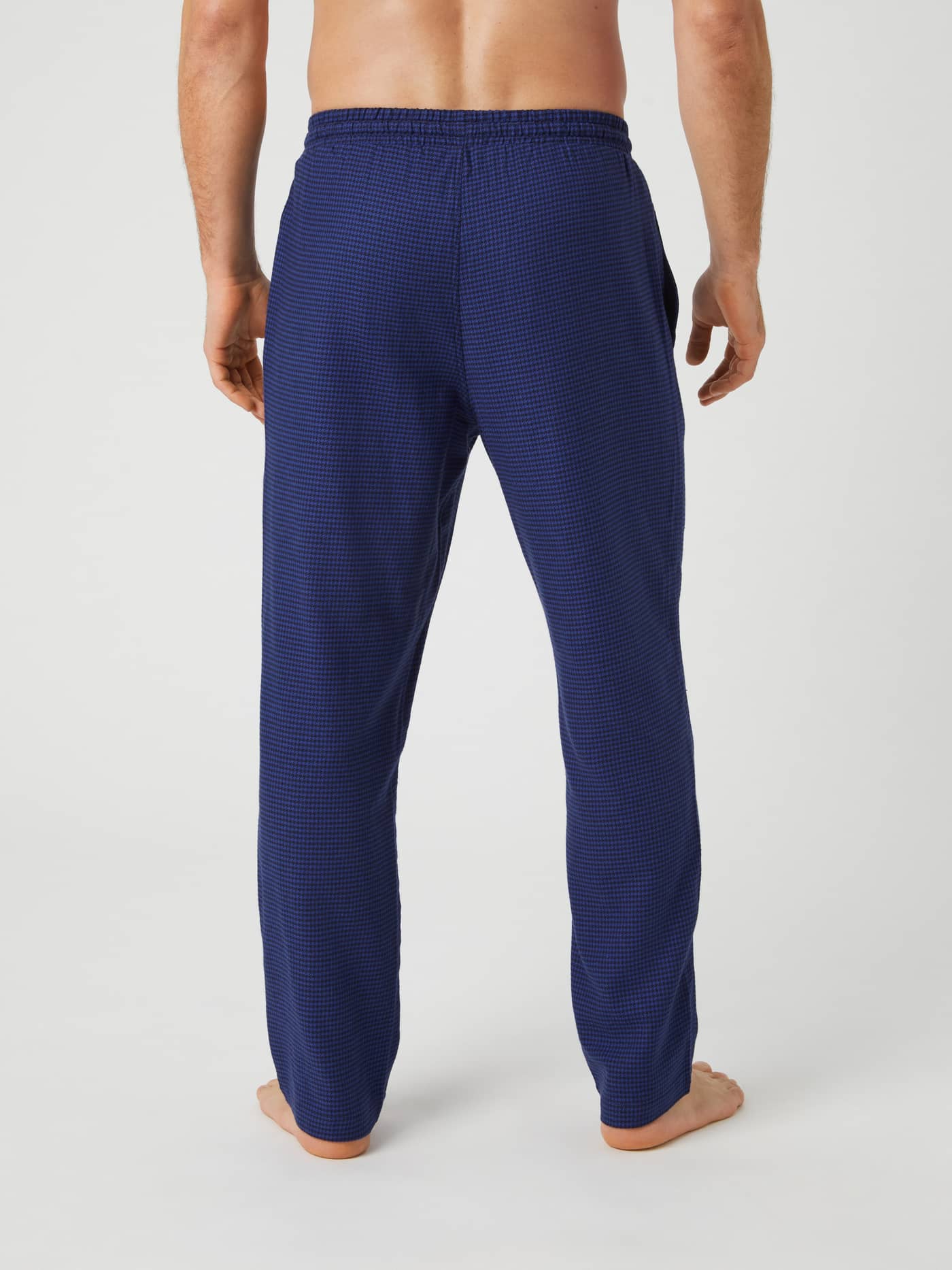 Back view of a model wearing the Björn Borg Core Flannel Pyjama Pants in a blue houndstooth pattern. - Image 3