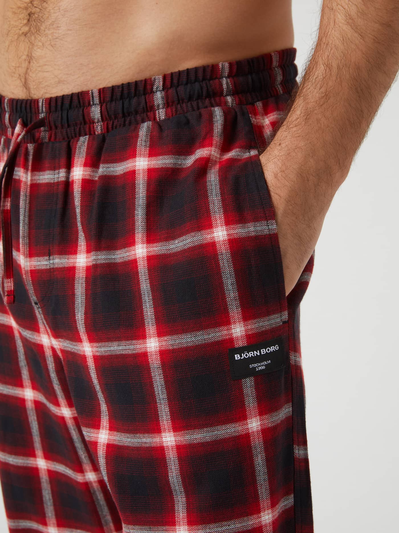 Core Flannel Pyjama Pants i rutigt Lumber Check (Rött) med fokus på midja, sidoficka och svart logotyp. - Image 5