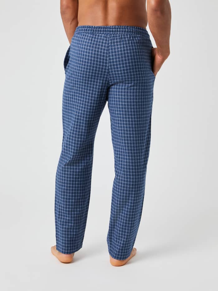 Core Flannel Pyjama Pants in Multicheck 2 (Blau) aus gebürstetem Flanell für Herren in der Rückansicht. - Image 3