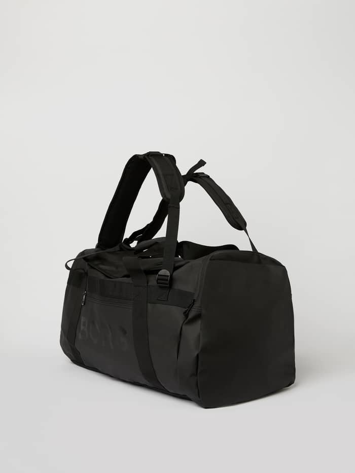 Svart Borg Duffle Bag 55L i sidovy med ton-i-ton-logotyp och funktionella justerbara remmar för träning. - Image 4