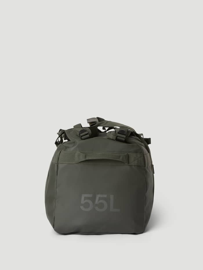 Borg Duffle Bag 55L i Forest Night (Grön) sedd från sidan med ett 55L-tryck och slitstarkt TPE-behandlat material. - Image 3