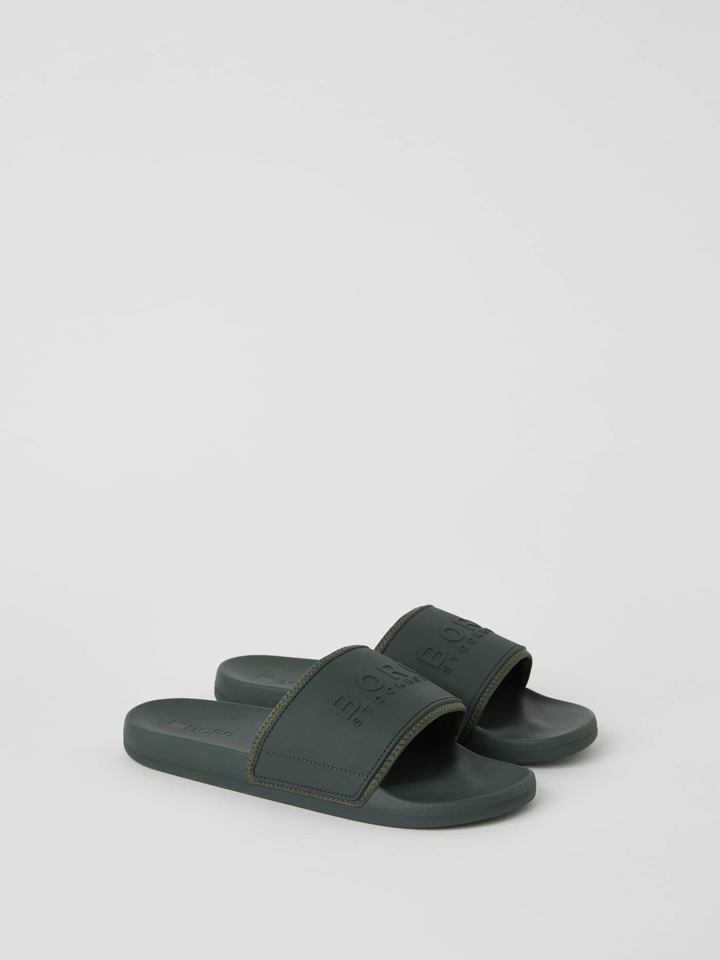 Men's Sandal Romeo Sthlm Logo in Green featuring a tonal branded TPU strap and a soft EVA foam outsole. - Image 1