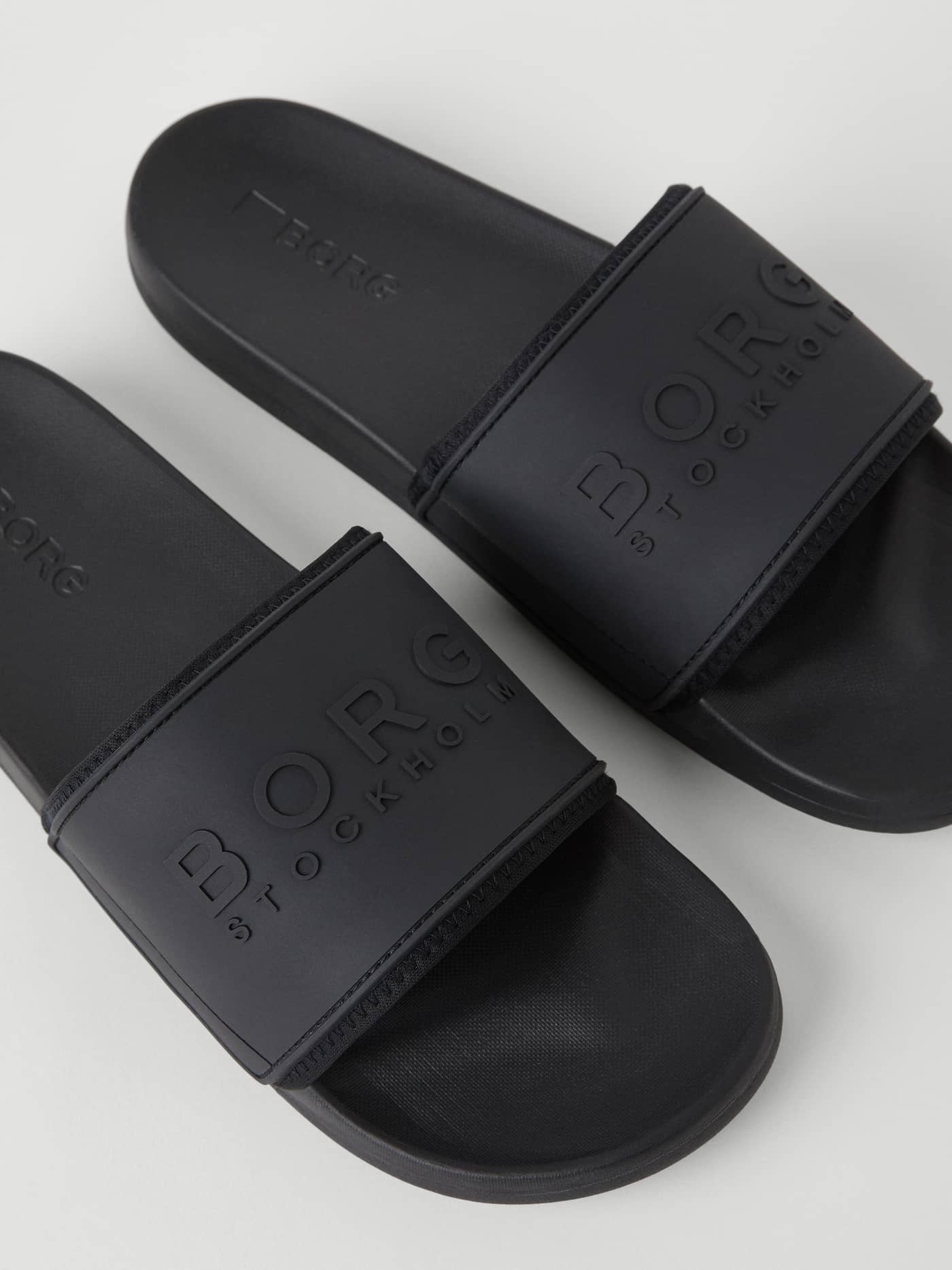 Black Men’s Sandal Romeo Logo in a top-down view, featuring an embossed logo strap and durable TPU construction. - Image 2