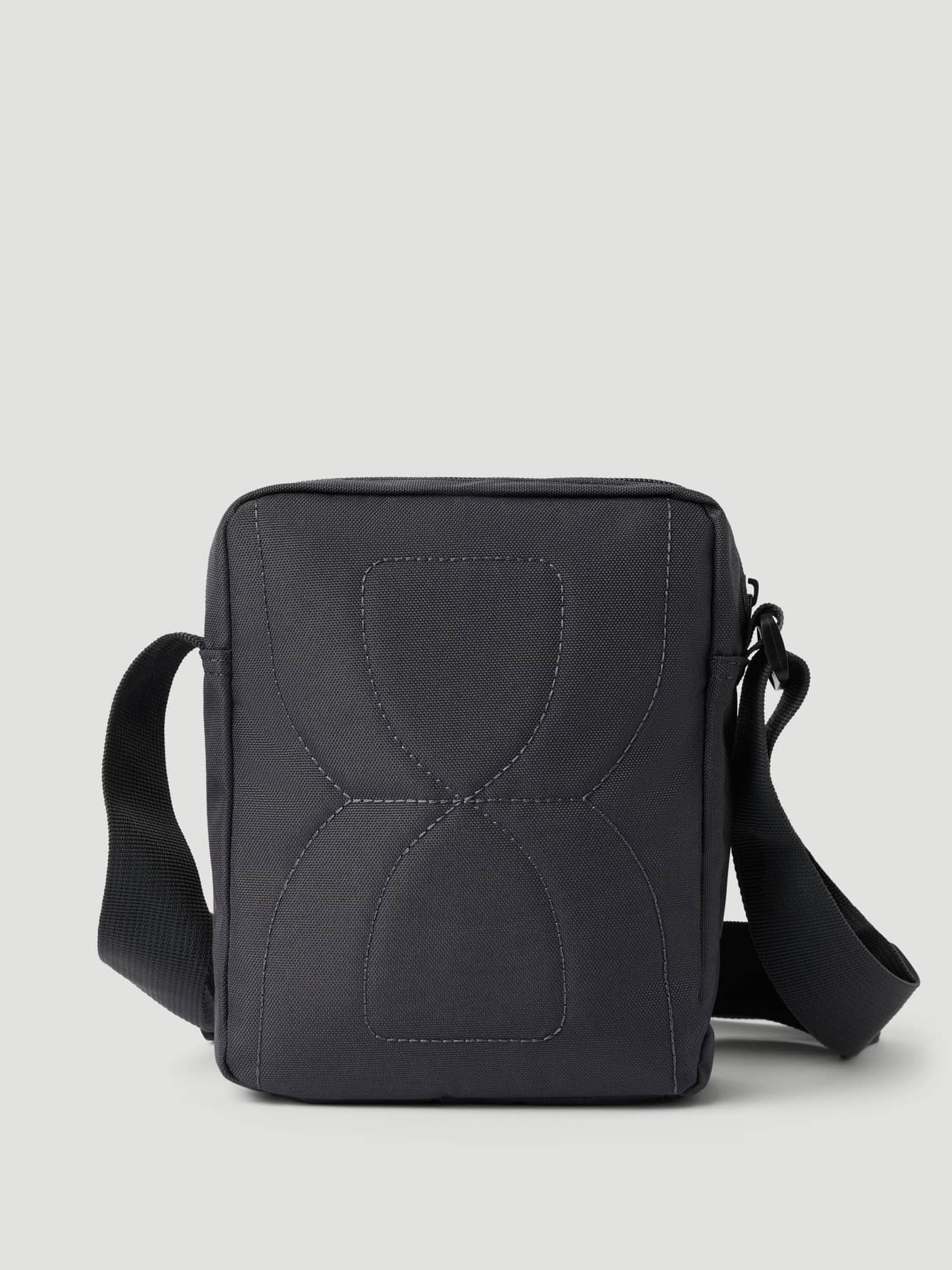 Achteraanzicht van de Core Crossover Bag 1,7L in Asphalt (Grijs) van gerecycled polyester met een verstelbare schouderband. - Image 2