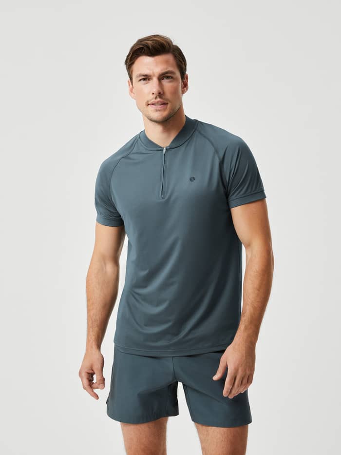 Ace Performance Zip Polo in Urban Chic (Groen) in vooraanzicht, ideaal voor tennis en een sportieve stijl.