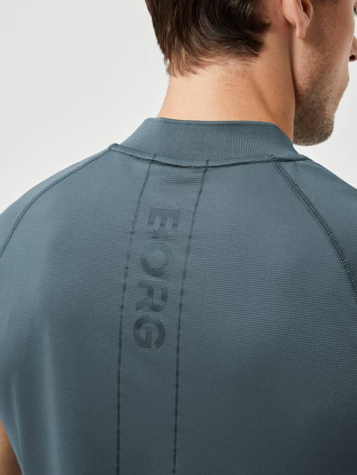 Ace Performance Zip Polo in Urban Chic (Groen) in achteraanzicht voor tennis met tennislijnen en een tonaal BORG-logo. - Image 4