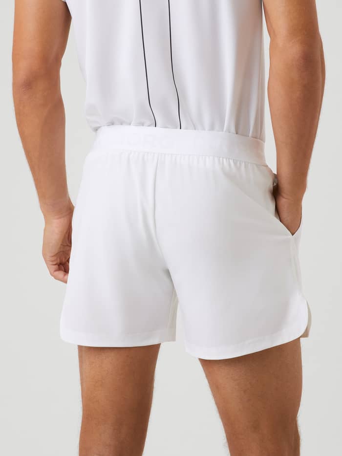 Ace Short Shorts i Brilliant White (Hvid) set bagfra, klassiske tennisshorts i genanvendt polyester. - Image 3
