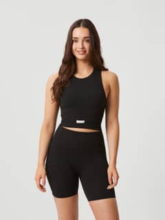 Front view of a model wearing the black Björn Borg Studio Seamless Bralette in a slim fit for mid-support training. - Image 4