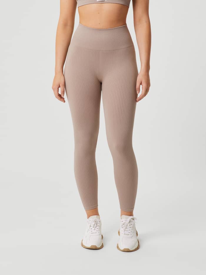 Front view of the Björn Borg Studio Seamless Rib Tights in Etherea (Beige), showcasing a seamless fit for training. - Image 3