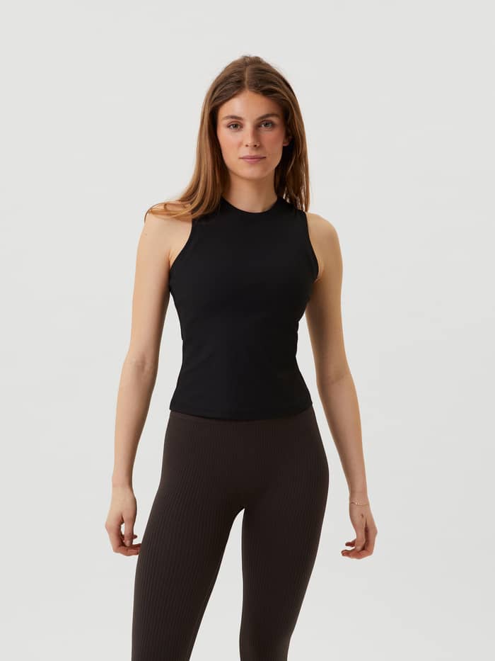 Front view of a model wearing the ribbed Björn Borg Studio Rib Tank in Black Beauty (Black), a slim-fit training top.