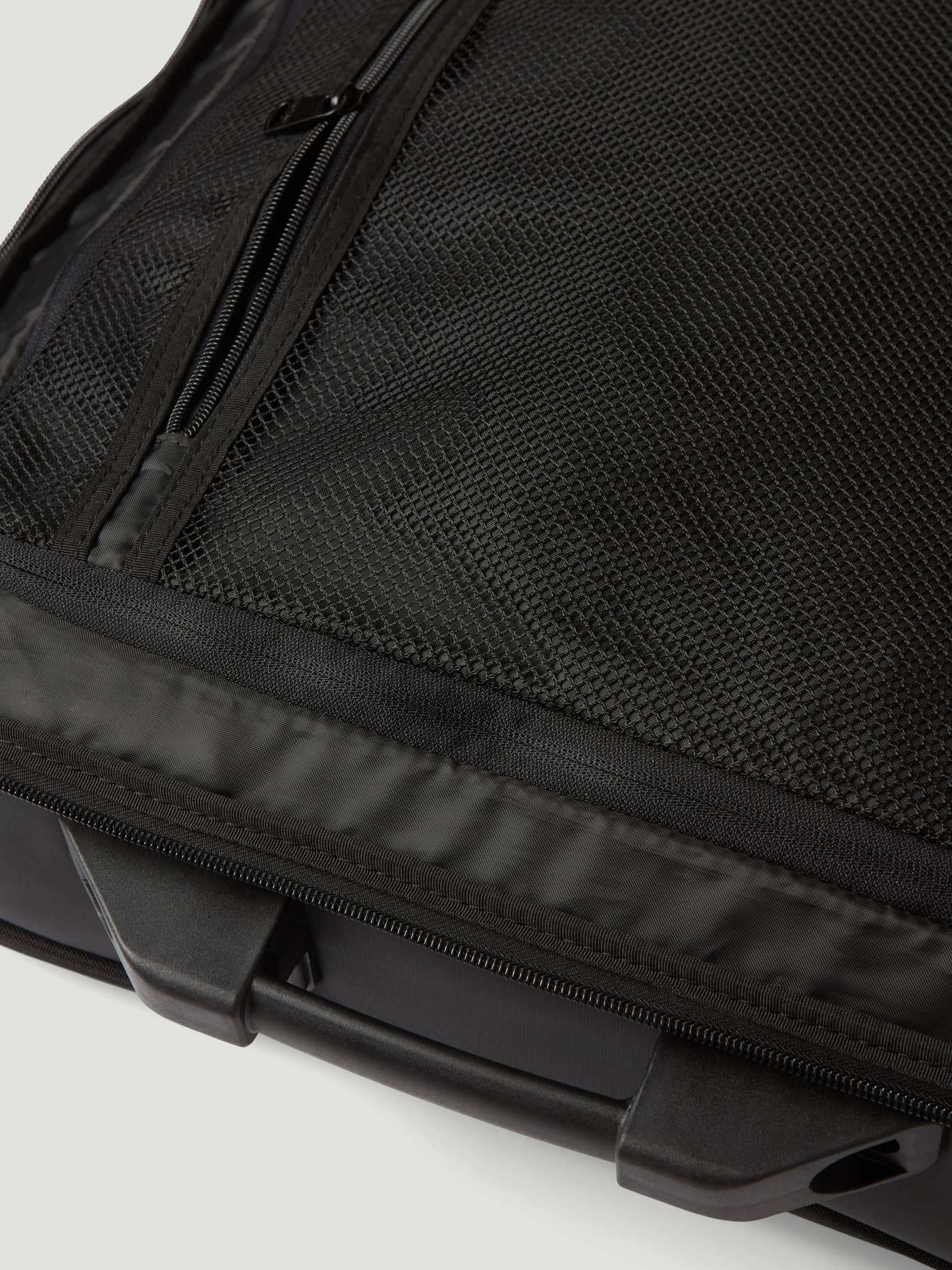 Detailed close-up of the internal mesh compartment in the durable Black Beauty (Black) Borg Travel Trolley S - 46L. - Image 9