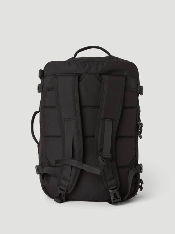 Borg Travel Backpack L - 35L in Black Beauty (Zwart) met gewatteerde schouderbanden en achterpaneel in achteraanzicht. - Image 3