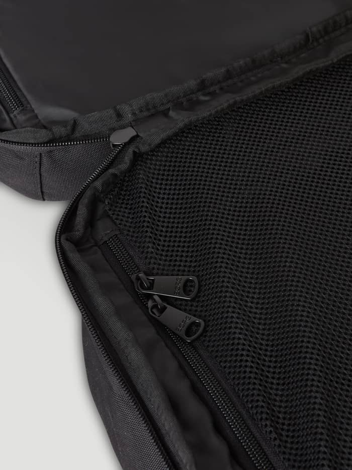 Borg Travel Backpack L - 35L in Mountain View (Groen) binnenaanzicht met zwarte mesh vakken en zwarte logo's op de ritsen. - Image 4