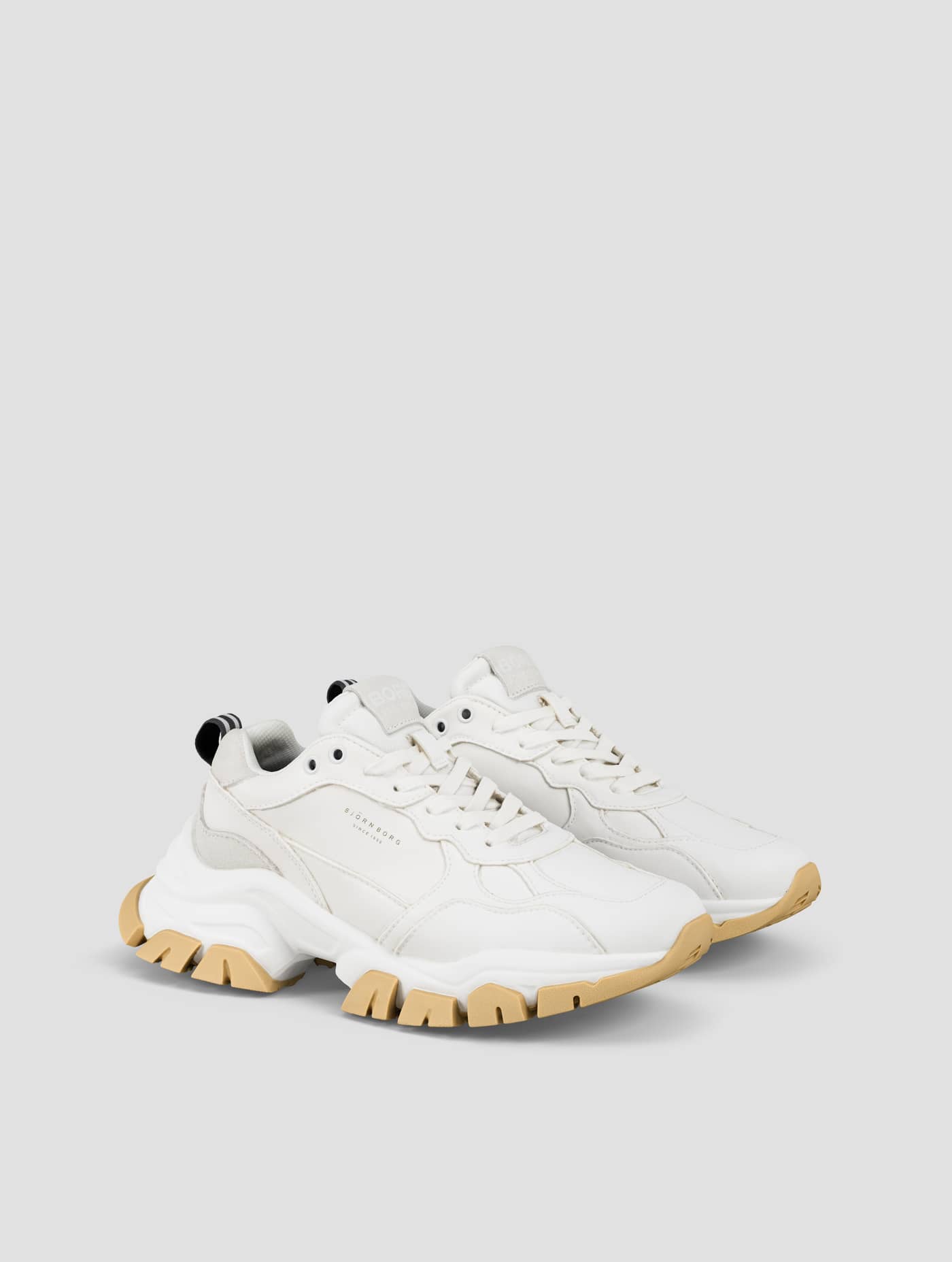 White Women's Sneaker R2600 Bsc in synthetic leather with a chunky outsole and a comfortable fit for training. - Image 2