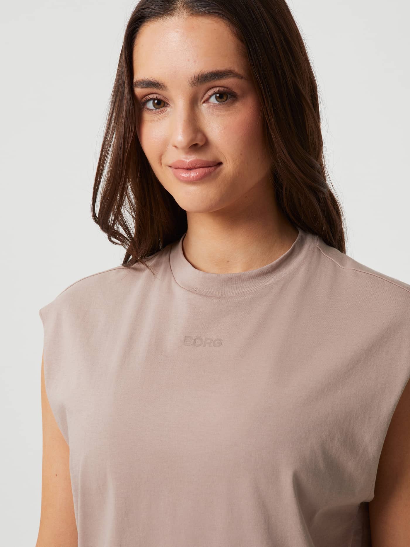 Studio Loose Fit Tank i Etherea (beige) med ton-i-ton Borg-logo, en løstsittende treningstopp til dame. - Image 4