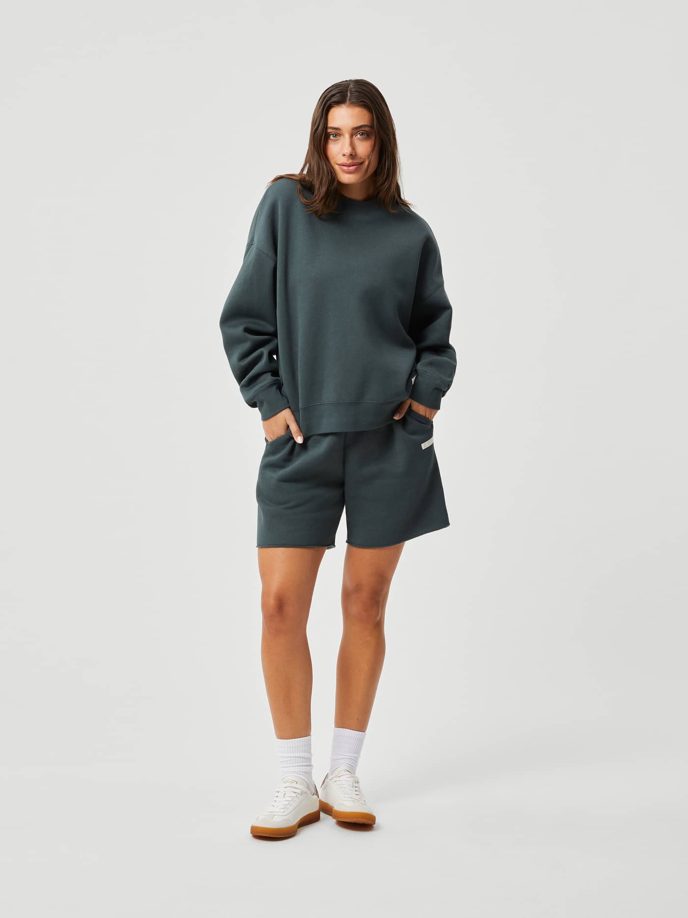 Full-body view of a model in the organic cotton Björn Borg Studio Oversized Crew in Urban Chic (Green) with a relaxed fit. - Image 3