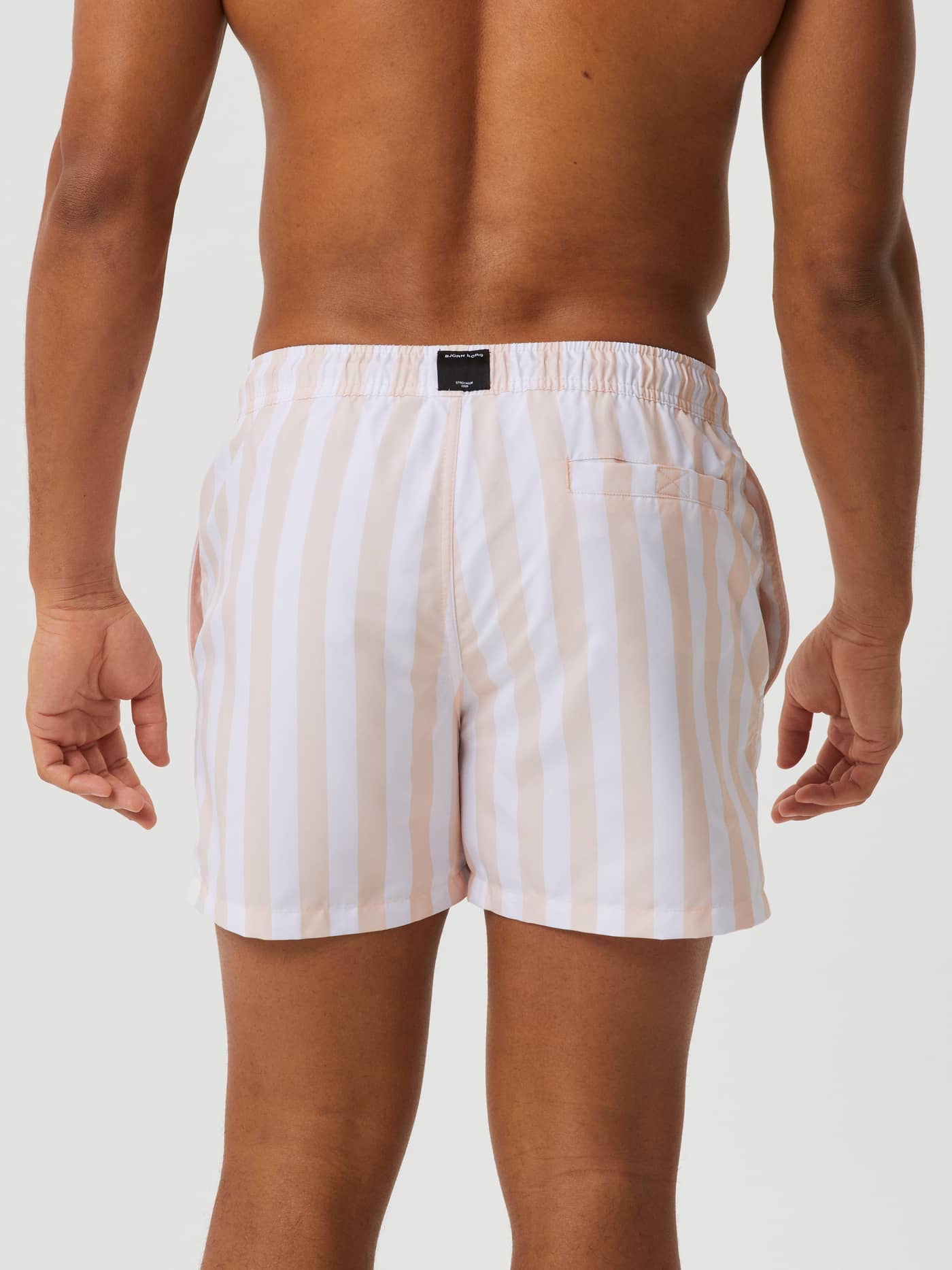 Gestreepte Borg Print Swim Shorts in Sunny Stripe 1 (Roze) in achteraanzicht met een zwart logo in de taille. - Image 3