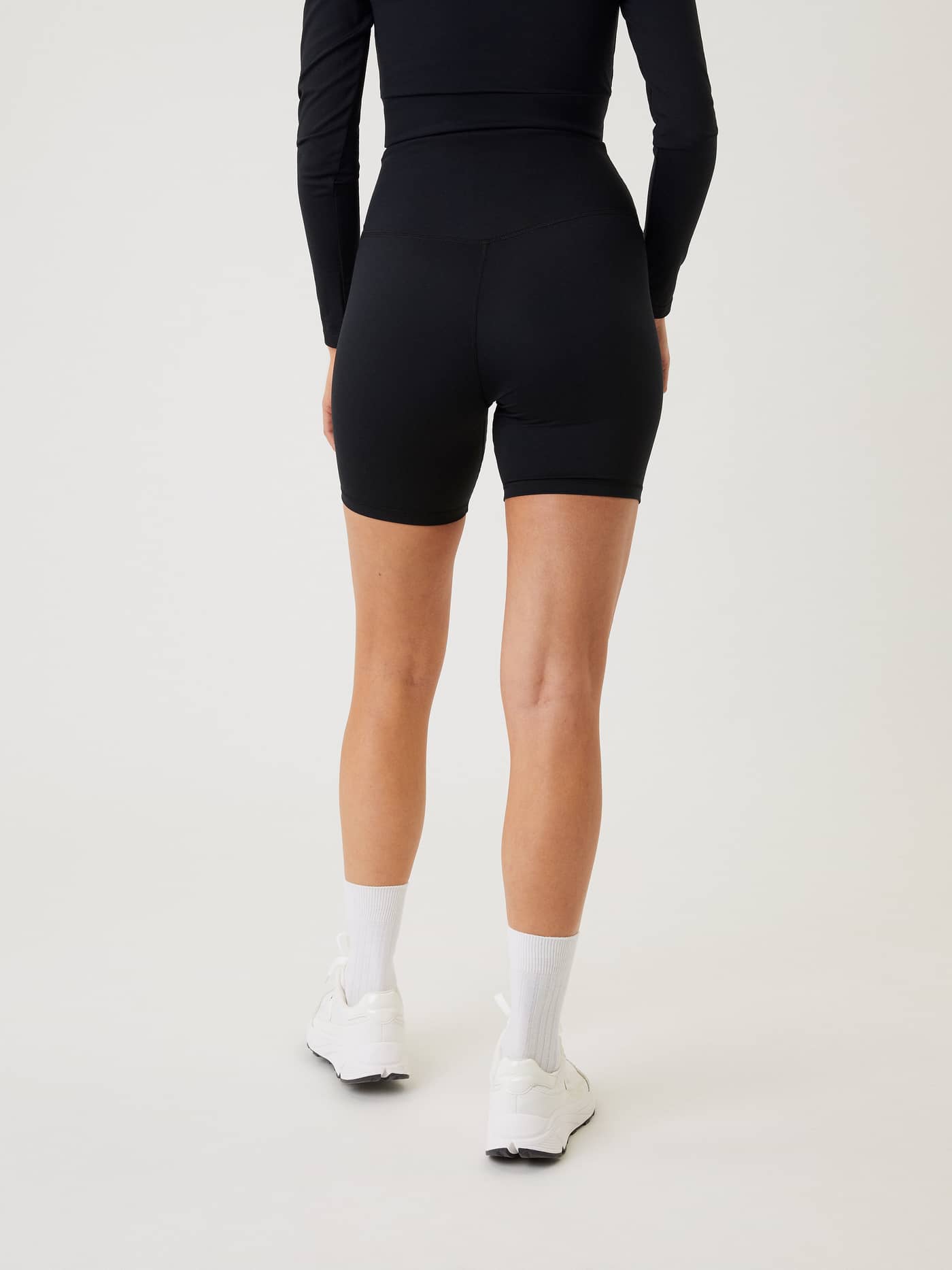 Back view of a model wearing the high-waist Björn Borg Studio Cross Shorts in Black Beauty (Black) for training. - Image 3