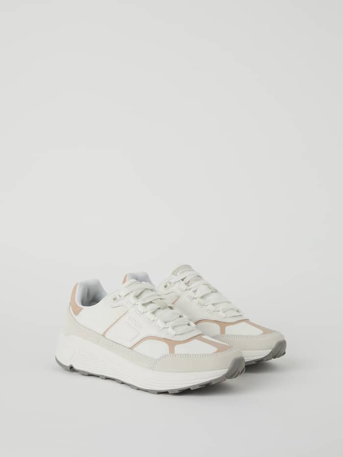 Women's Sneakers R1300 i Hvid med chunky sål og lyserøde detaljer til stilfuld træning og optimal pasform.