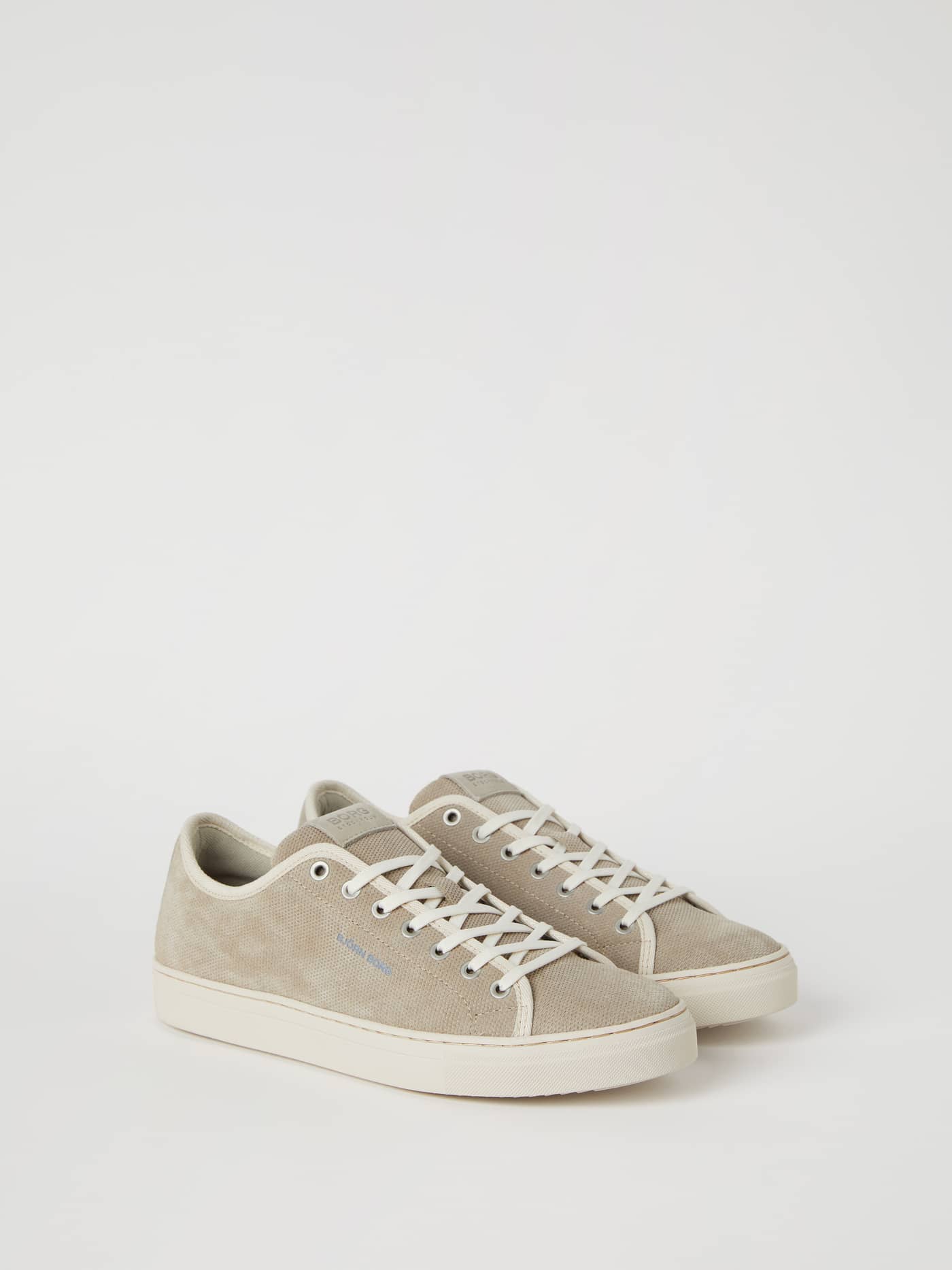Vue de côté des Sl100 Men's Sneakers beige en daim au design minimaliste et semelle en caoutchouc. - Image 1