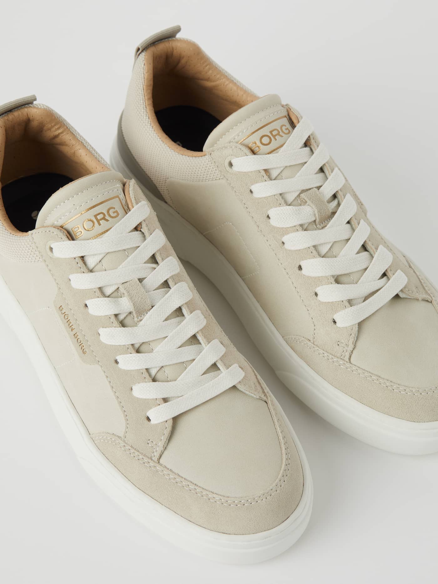 Men's Breakpoint Sneakers in Beige with a gold BORG logo, featuring a tennis-inspired style in suede. - Image 3