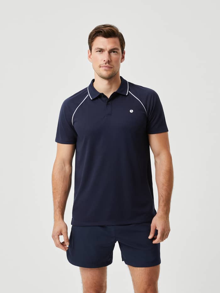 Björn Borg Ace Racquet Polo in Night sky (Blauw) in vooraanzicht, ideaal voor stijl en tennisprestaties.