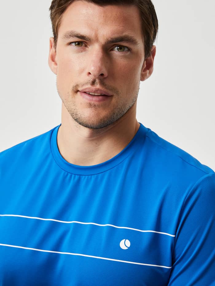 Ace Light T-Shirt i Classic Blue (Blå) set forfra i nærbillede, ideel til performance på tennisbanen.