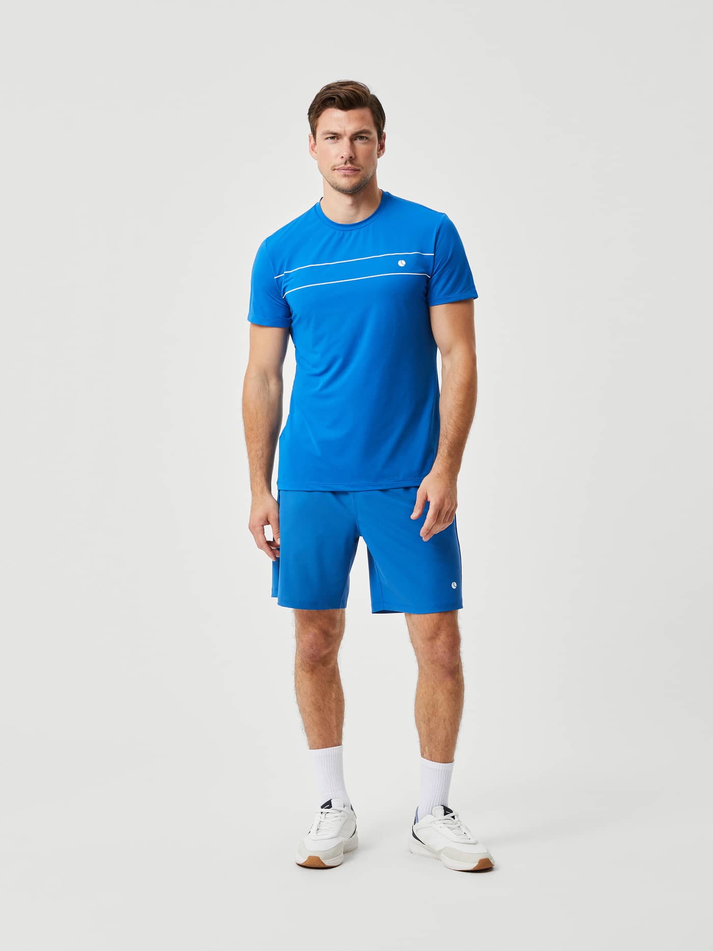 Full-body front view of a man wearing the Björn Borg Ace Light T-Shirt in Classic Blue (Blue) for tennis. - Image 3