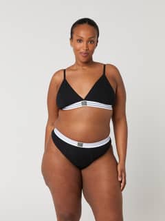 Vue de face du Core Original High Waist Brief 2-pack noir en coton bio pour un style et une coupe ajustée. - Image 5
