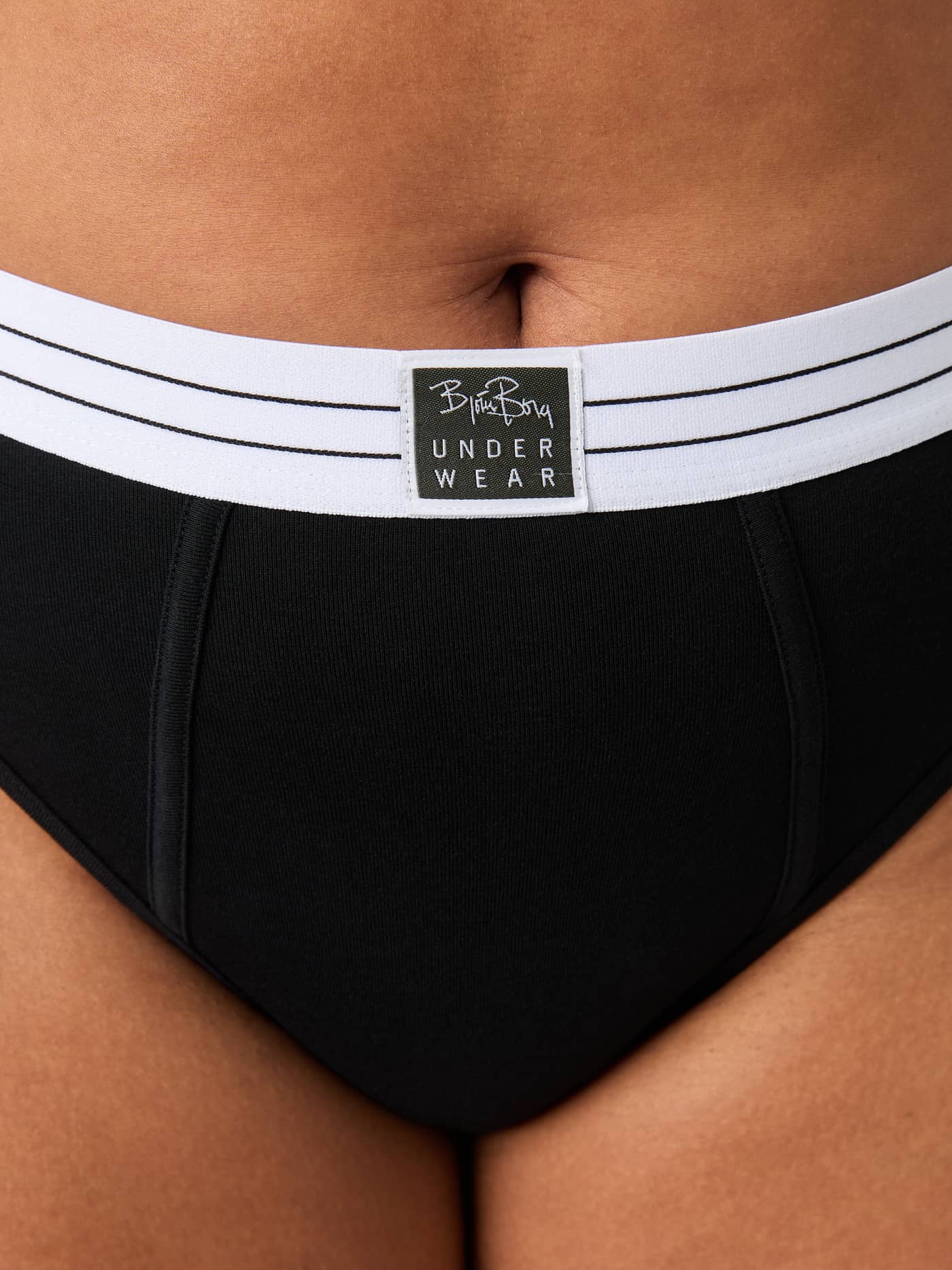 Détail du Core Original High Waist Brief 2-pack Noir en coton bio avec logo noir sur l'élastique blanc. - Image 11
