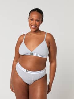 Front view of a model wearing the grey Core Original High Waist Brief 2-pack, featuring a high-leg fit and soft cotton. - Image 9