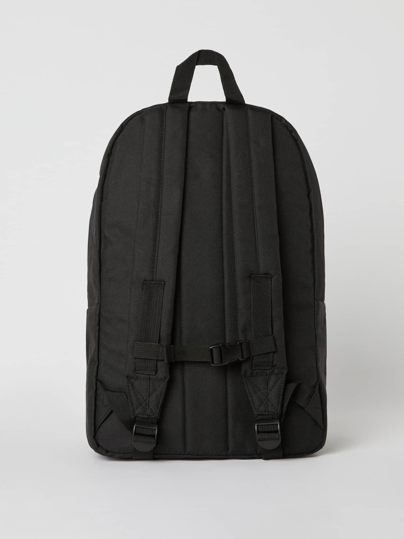 Vue arrière du Borg Stripe Backpack en Black Beauty (Noir) avec bretelles réglables et boucle de poitrine. - Image 3