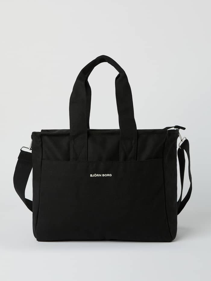 Studio Canvas Tote 27L i Black Beauty (Sort) af slidstærkt bomuldslærred set forfra med et hvidt logo.