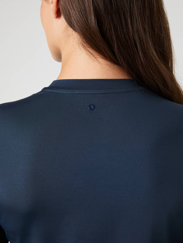 Borg Long Sleeve T-Shirt in Outerspace (Blauw), achteraanzicht met subtiel blauw logo voor een stijlvolle fit voor training. - Image 5