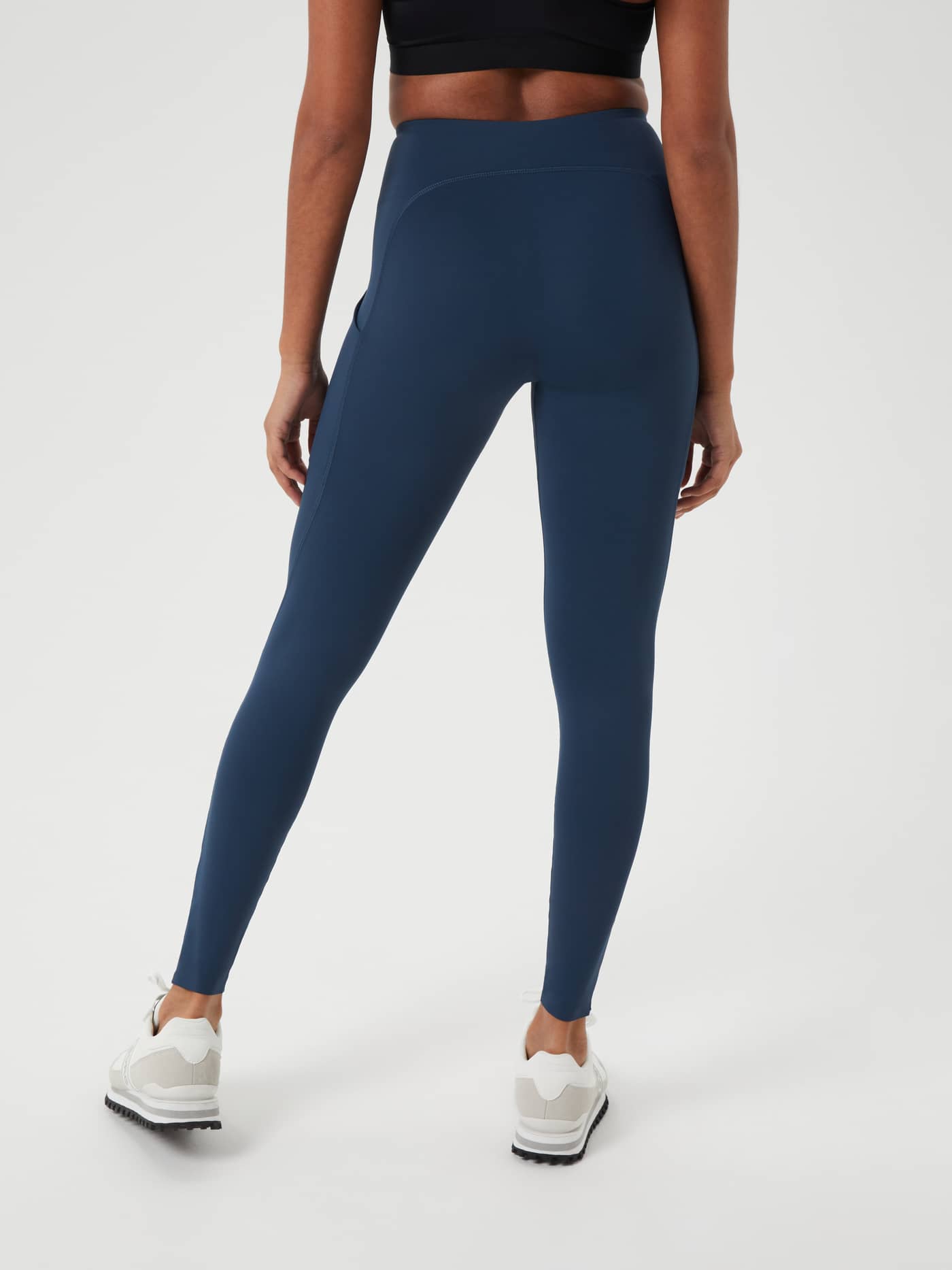 Borg Reform Premium Tights in Midnight Navy (Blauw) met een slim-fit voor training, getoond in achteraanzicht. - Image 2