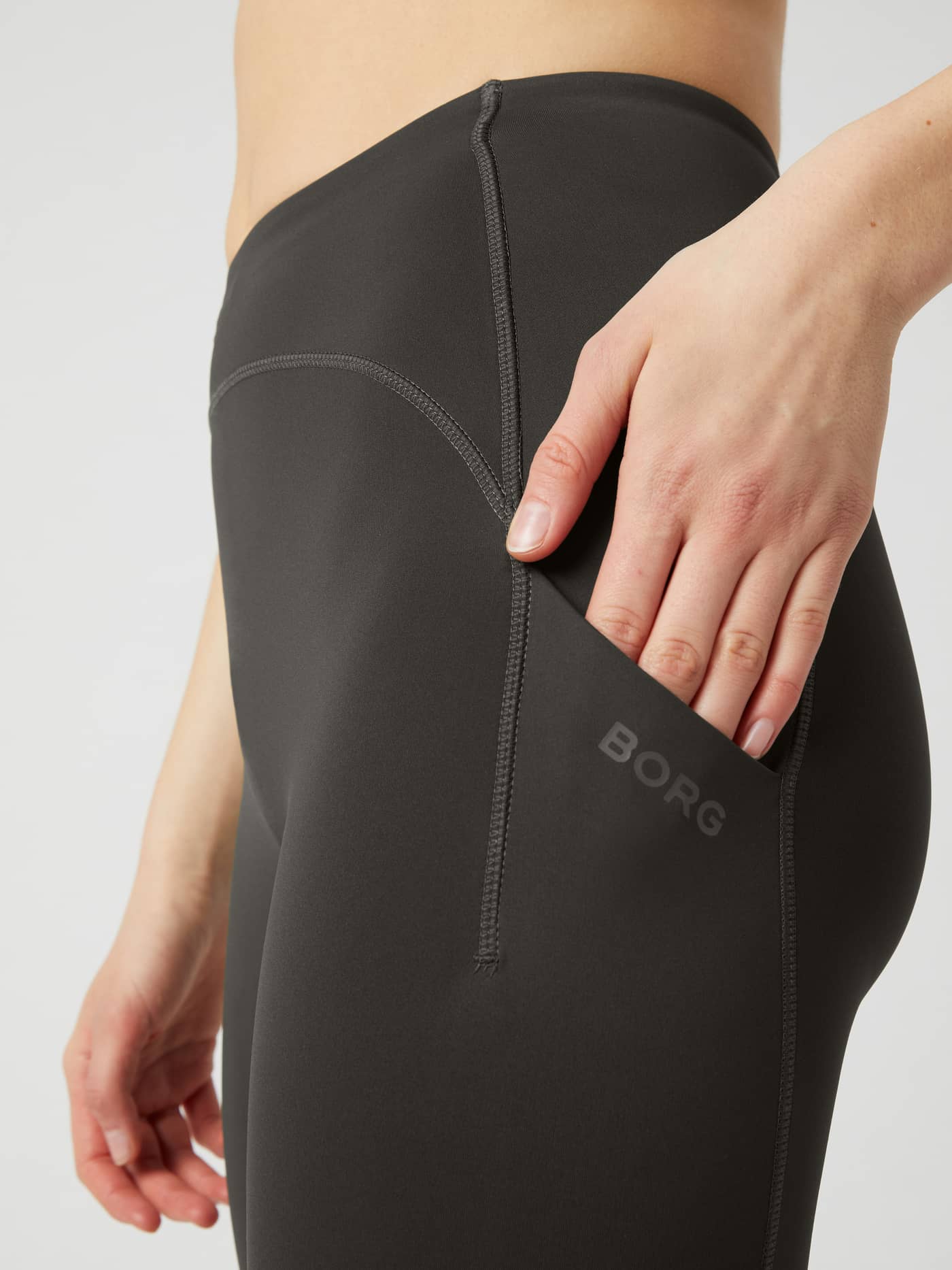 Borg Reform Premium Tights in Peat (Groen) met een handig telefoonzakje voor training en een stijlvolle pasvorm. - Image 4