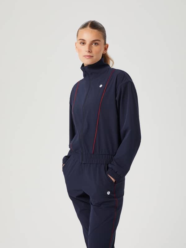 Ace Woven Track Jacket i Night sky (Navy) med hvit tennislogo og normal passform, sett forfra.