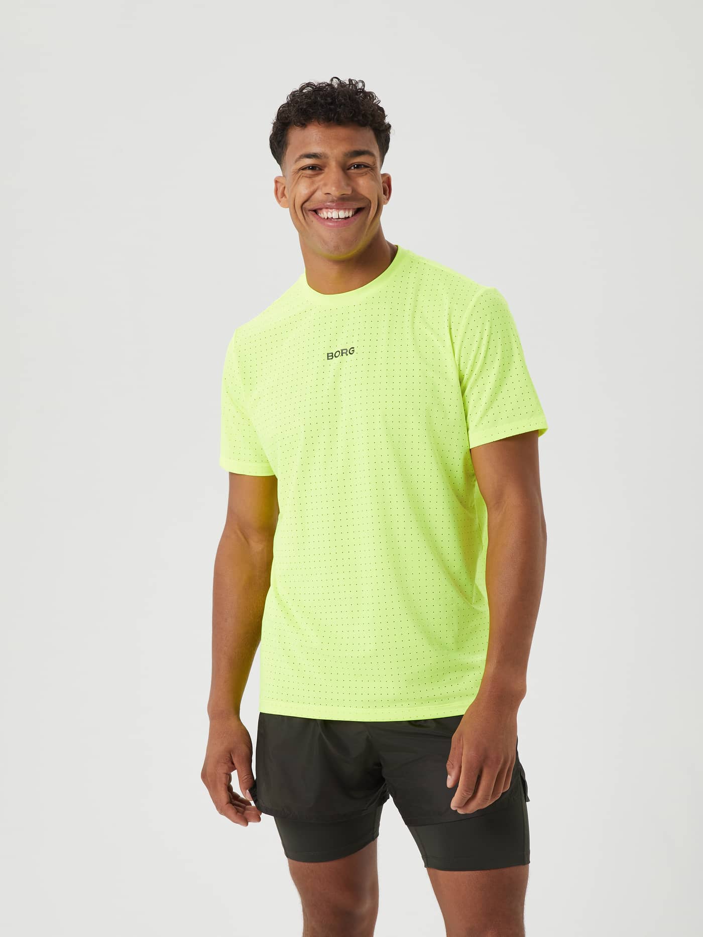Borg Running Perforated T-Shirt i Safety Yellow (Gul) för herrar sedd framifrån med en svart logotyp för löpning. - Image 2