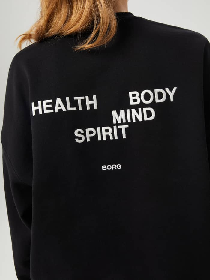 Detaillierte Rückansicht des Björn Borg Studio Oversized Crew in Black Beauty (Schwarz) mit weißer Grafik und BORG-Logo. - Image 4