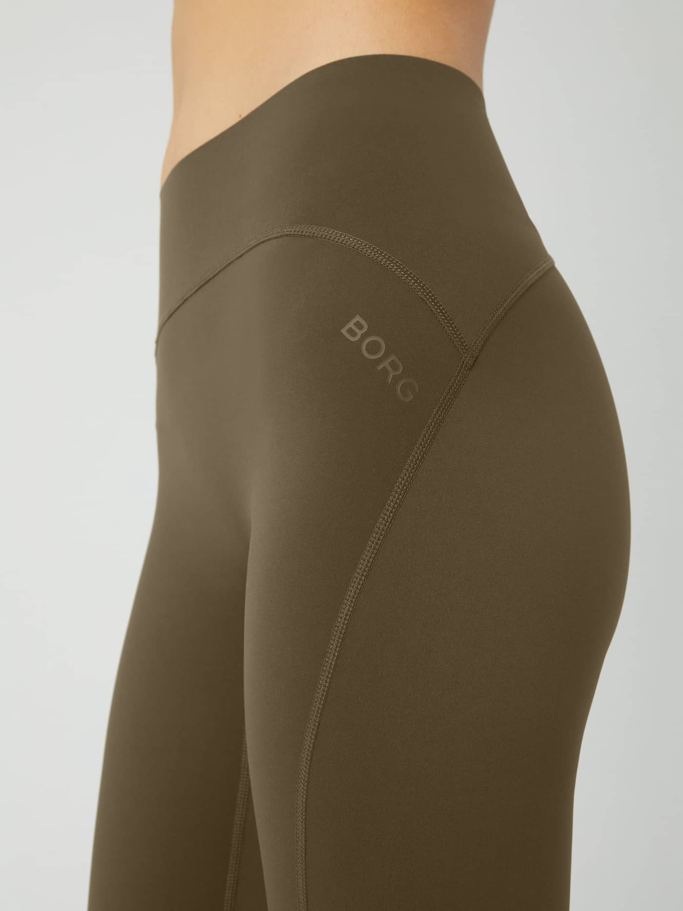 Close-up of the Borg Sleek Tights in Tarmac, highlighting the high waist, seam detail, and the BORG logo on the hip. - Image 4