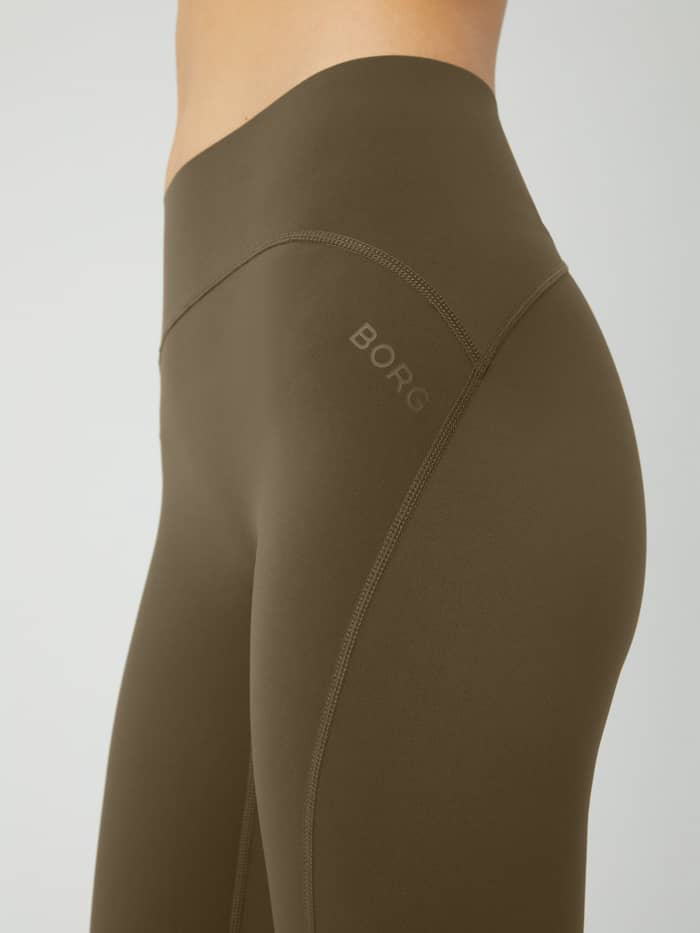 Close-up of the Borg Sleek Tights in Tarmac, highlighting the high waist, seam detail, and the BORG logo on the hip. - Image 4