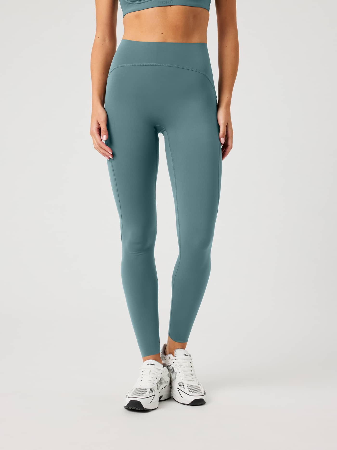 Borg Sleek Tights i Balsam Green (Grønn) sett forfra, stilfull treningstights med høy midje og god passform. - Image 2
