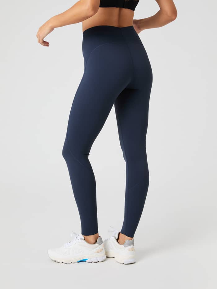 Rück- und Seitenansicht der Borg Sleek Tights in Outerspace (Marineblau) mit hoher Taille und perfektem Fit beim Training. - Image 2