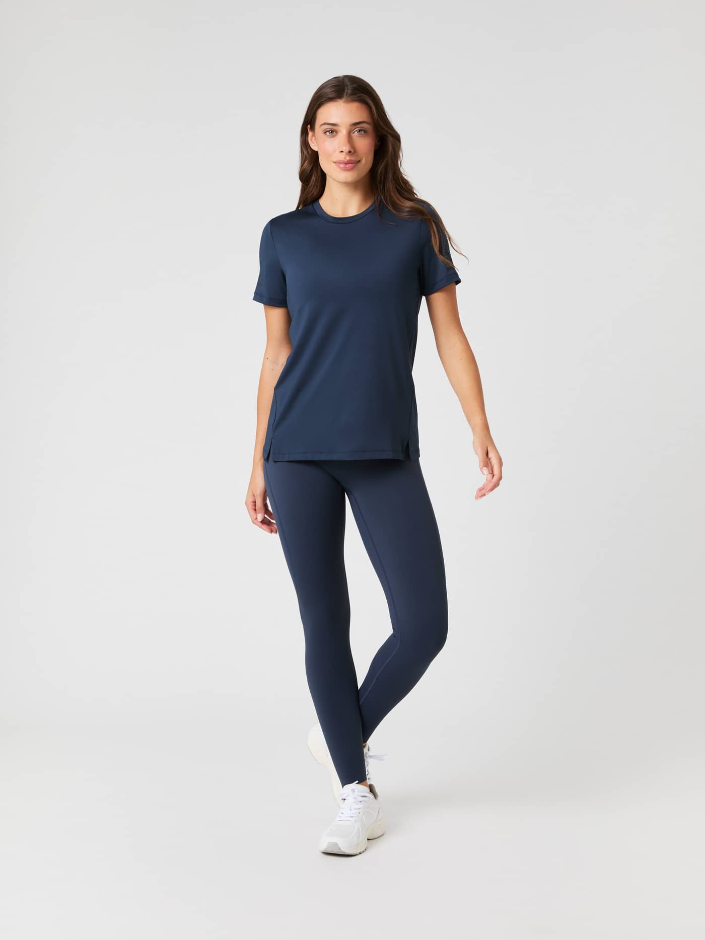 Front view of a model wearing the Björn Borg Sleek Tights in navy blue paired with a matching t-shirt. - Image 3