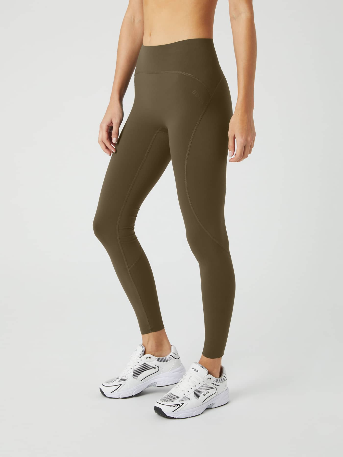 Side view of a model wearing the Borg Sleek Tights in Tarmac. - Image 2